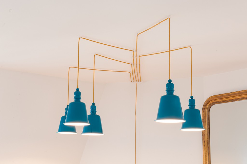 lampe suspension câble tissu abat jour metal laqué surdesign design maéma architectes paris