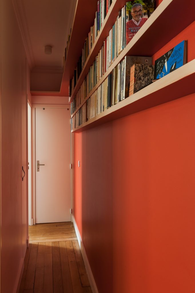 couloir-rouge-bibliotheque-trousso-paris