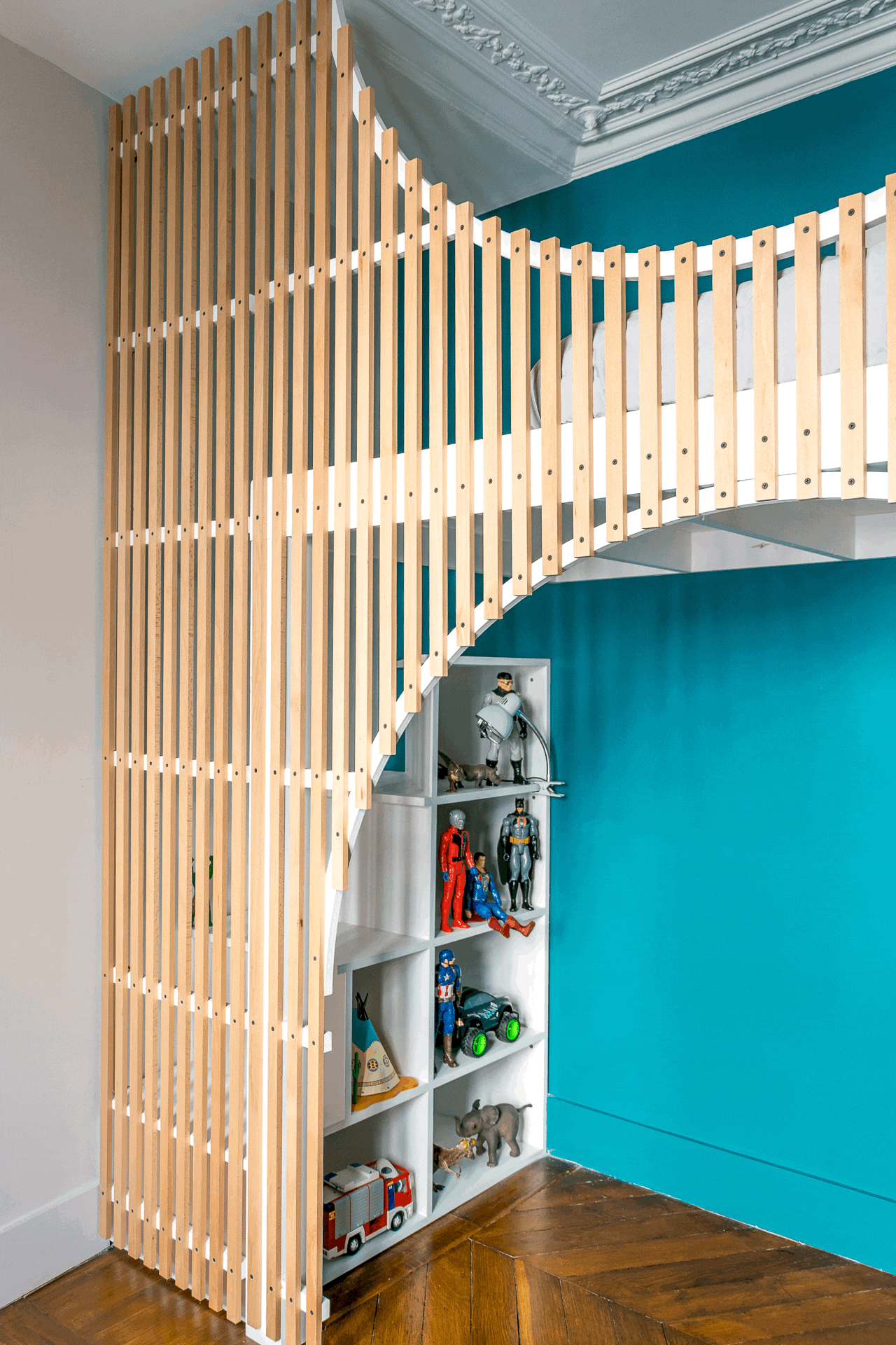 GIF-cabane-enfant-porte