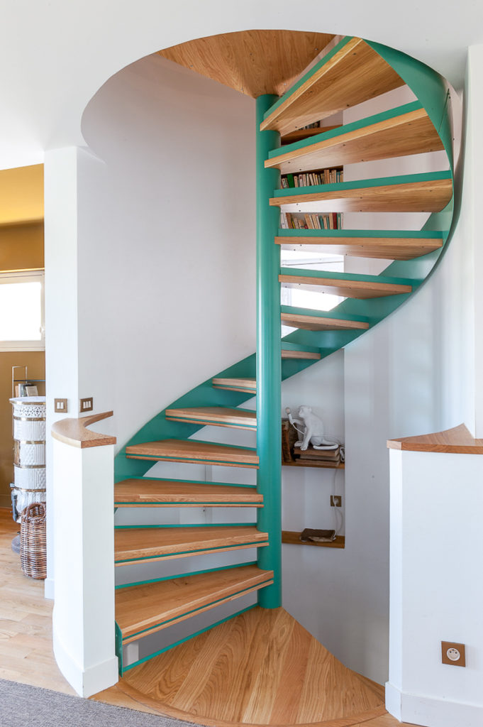 escalier helicoidale-couelur-bois-metal-falaise