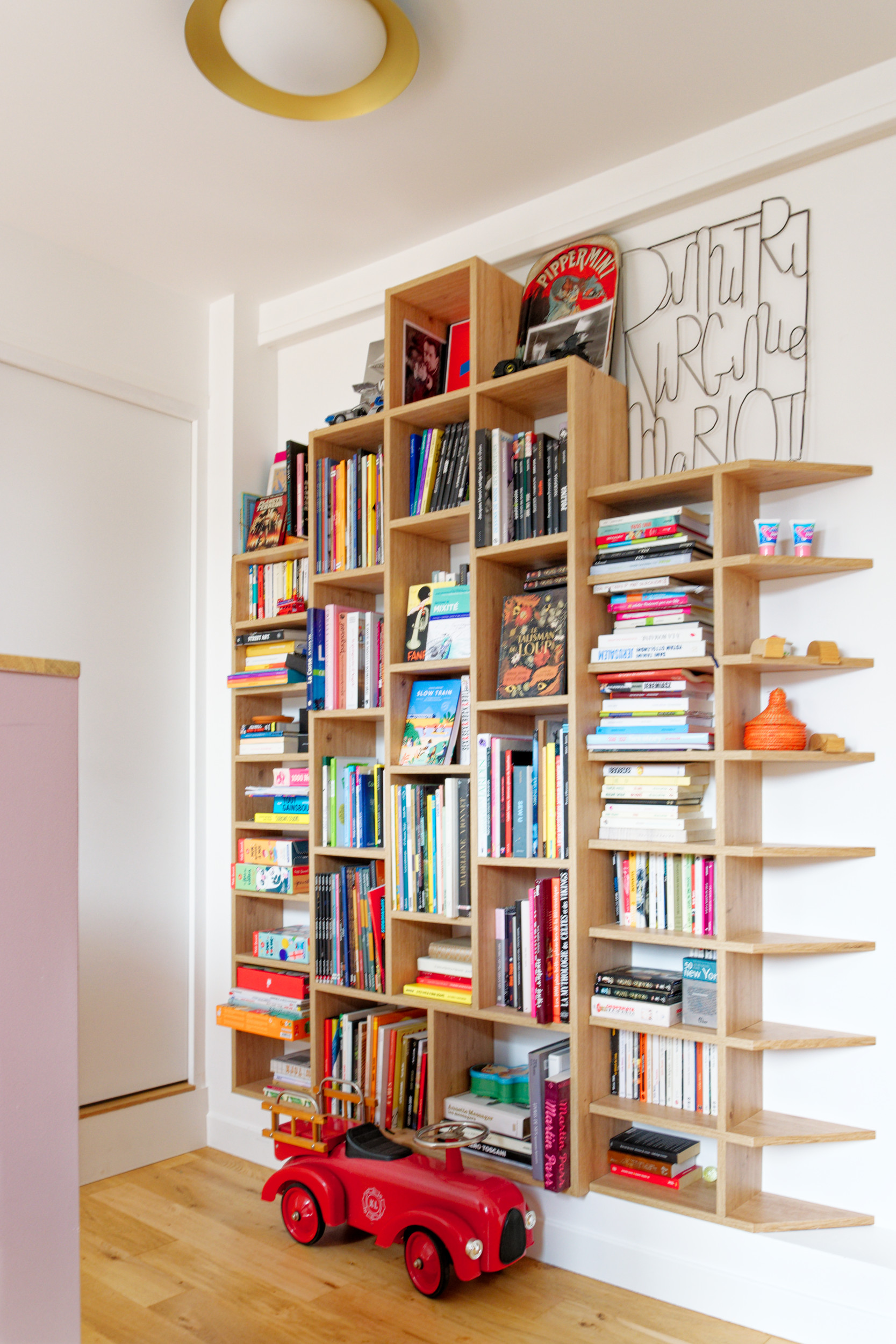 bibliotheque-couloir-bois-sur-mesure