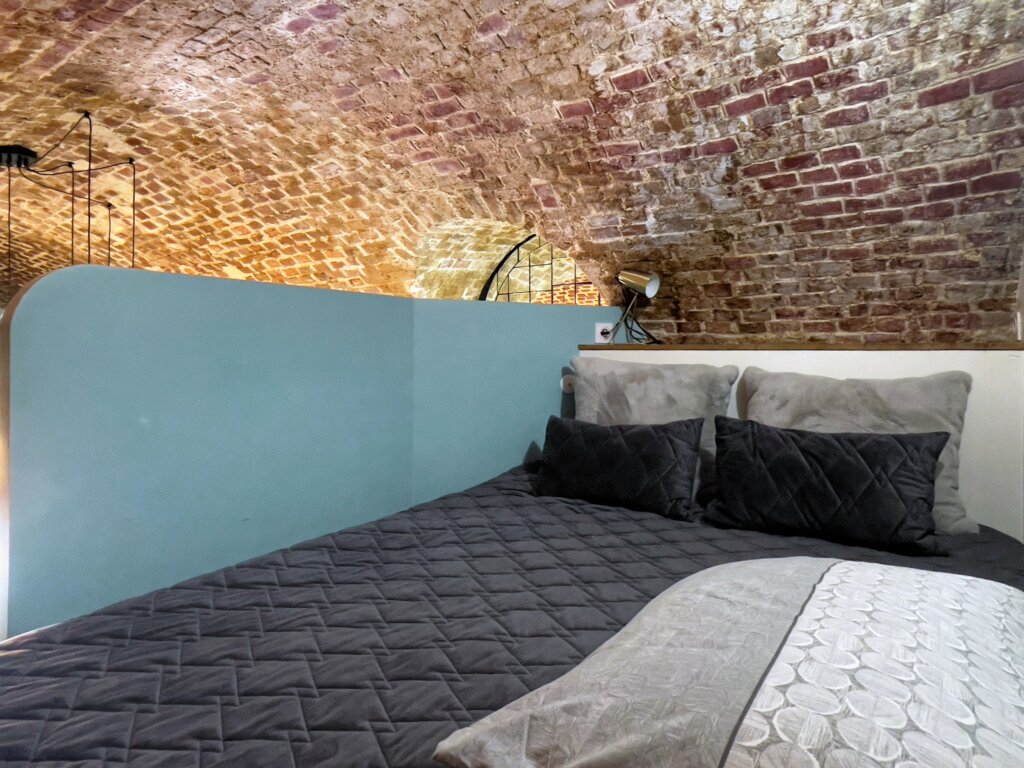 amenagement sous voute-brique-mezzanine-renovation-paris-appartement-Gabrielle