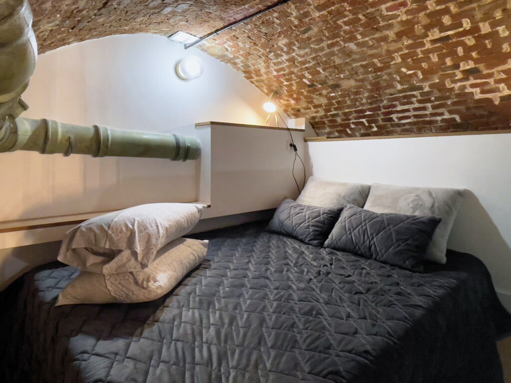 chambre-Troglodyte-amenagement-renovation-appartement-paris-gabrielle