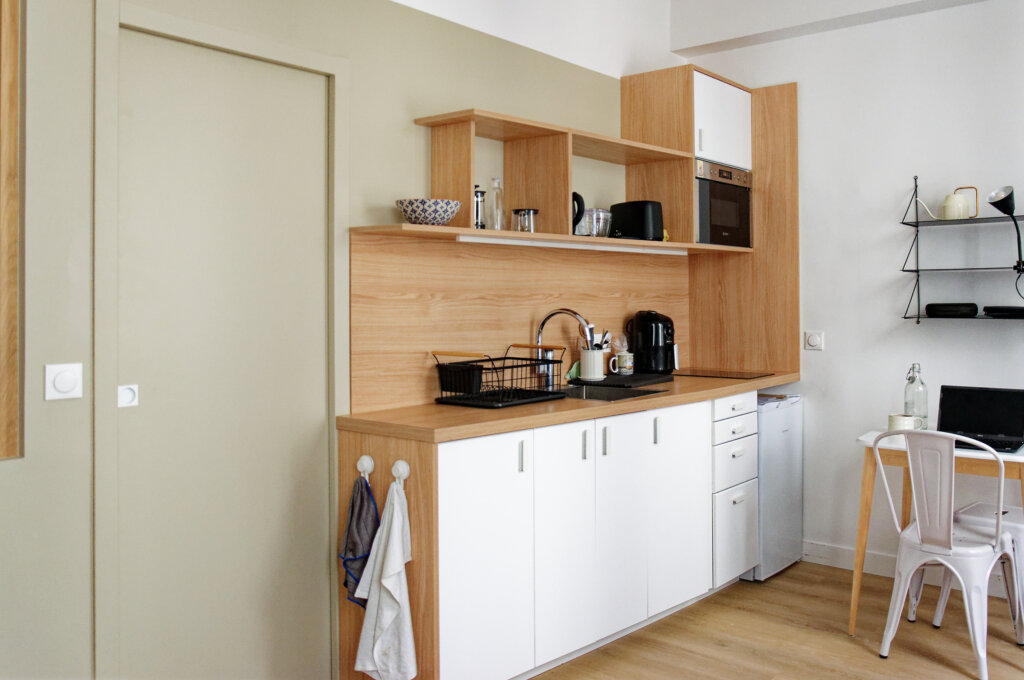 cuisine-ouverte-studio-bois-vert-optimisation-lazare